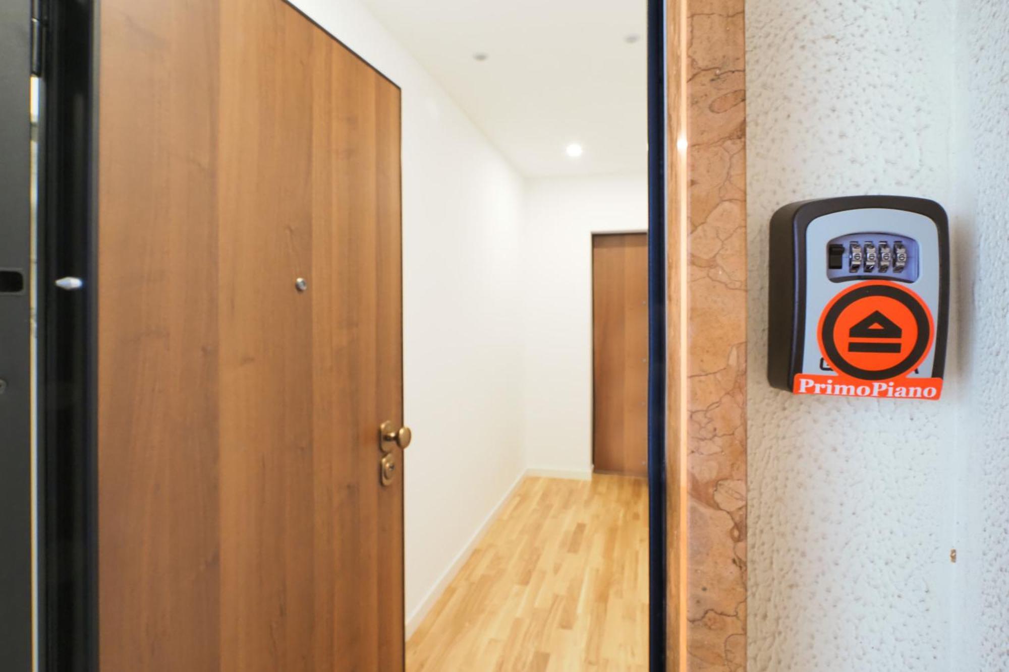 Apartamento Primopiano - Albani Milán Exterior foto